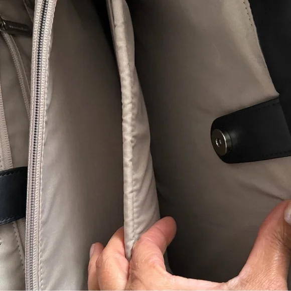 Briggs & Riley Tan Interior Bag - Picture 8 of 9